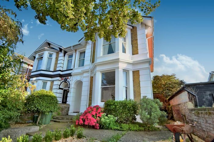 4 Bedroom Semi-Detached House To Rent In Station Avenue, Sandown, PO36