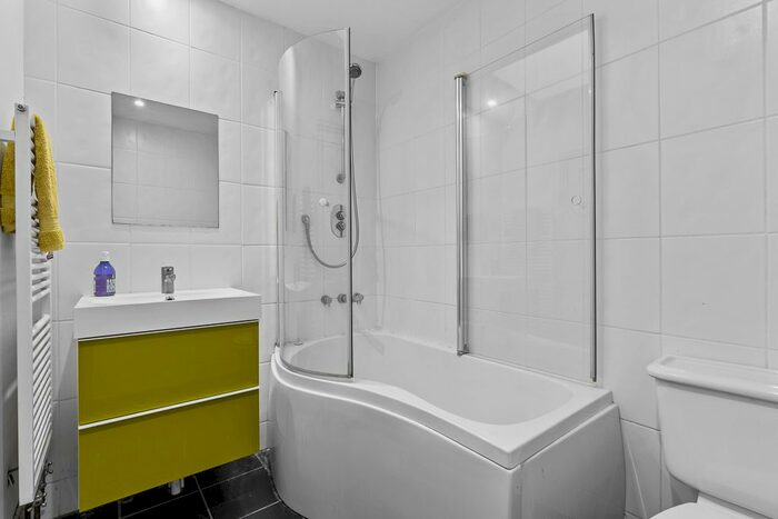 4 Bedroom Semi-Detached House To Rent In Brook Avenue, Warsash, SO31