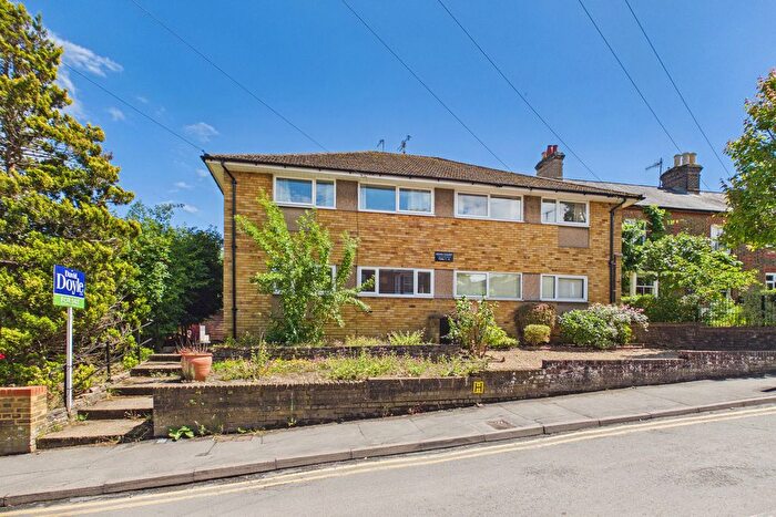 2 Bedroom Maisonette To Rent In Kewa Court Cross Oak Road, Berkhamsted, HP4
