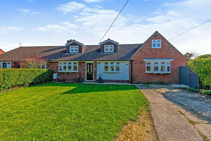 4 Bedroom Semi-Detached House For Sale In Hanover Place, Barton-Le-Clay, Bedford, MK45