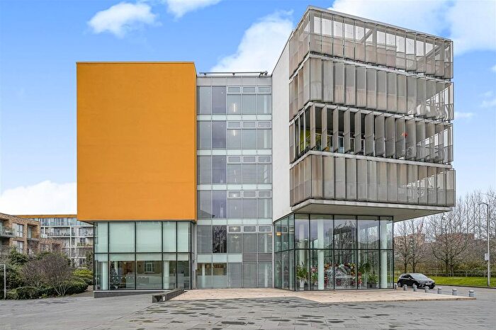 2 Bedroom Flat For Sale In Amazon Apartments, New River Village, Hornsey, N8