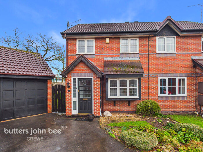3 Bedroom Semi Detached House For Sale In Marys Gate, Crewe, CW2