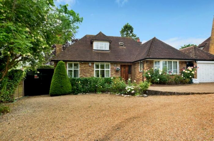 3 Bedroom Bungalow To Rent In Cuckoo Hill, Pinner, HA5