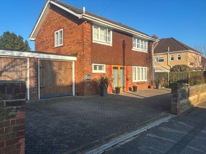 3 Bedroom Detached House For Sale In Glendon Avenue, Bournemouth, BH10
