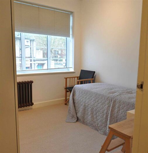 2 Bedroom Apartment To Rent In North Hill, Highgate, N6