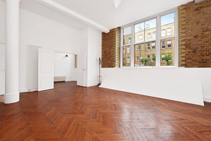 2 Bedroom Flat To Rent In Colonnades Apartments, Sylvester Road, London, E8