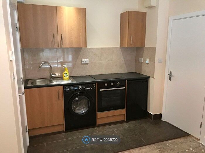 Studio To Rent In Dallow Road, Luton, LU1