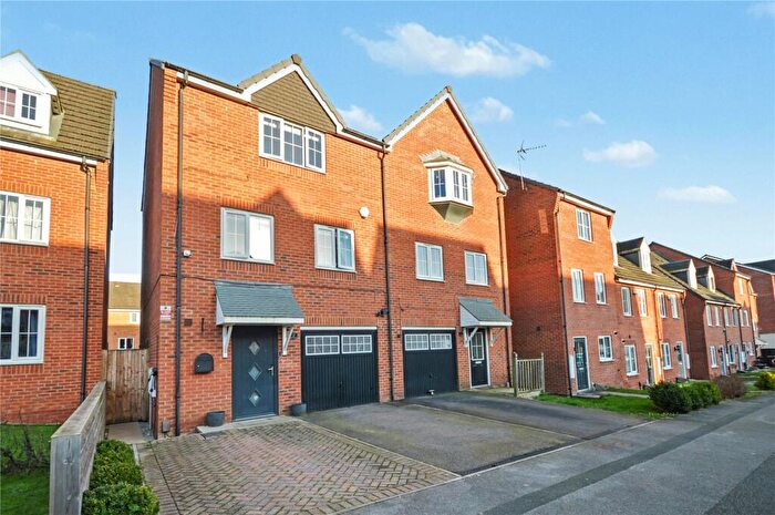 4 Bedroom Semi Detached House For Sale In Oak Drive, Leeds, West Yorkshire, LS10