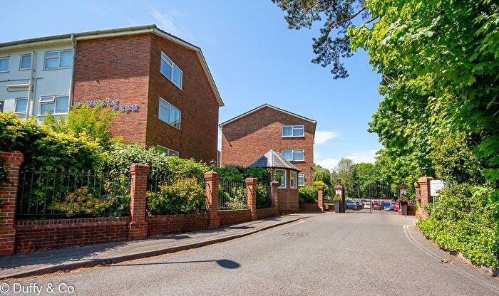 2 Bedroom Apartment To Rent In Paddockhall Road, Haywards Heath, RH16