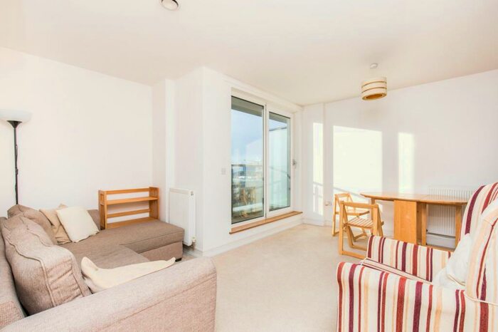 1 Bedroom Apartment To Rent In Sapphire Court, Ocean Village, Southampton, SO14