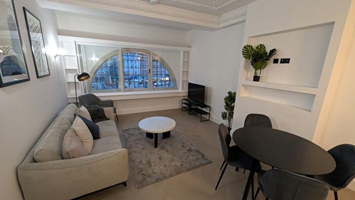 2 Bedroom Flat To Rent In Long Row, Nottingham, NG1