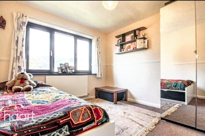 5 Bedroom Detached House For Sale In Hart Hill Lane, Luton, LU2