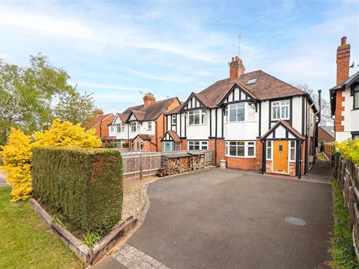 4 Bedroom Semi Detached House For Sale In Banbury Road, Stratford-upon-Avon, CV37