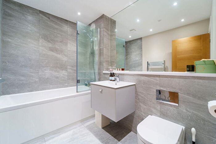 3 Bedroom Terraced House For Sale In Hawthorne Close, Byfleet, KT14