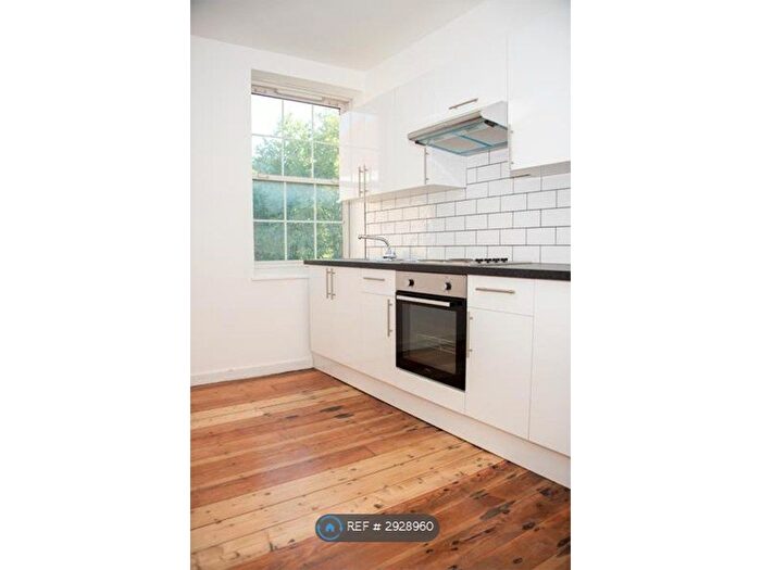 4 Bedroom Flat To Rent In Comber House, London, SE5