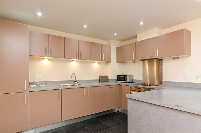 2 Bedroom Flat For Sale In Printing House Square, Guildford, GU1