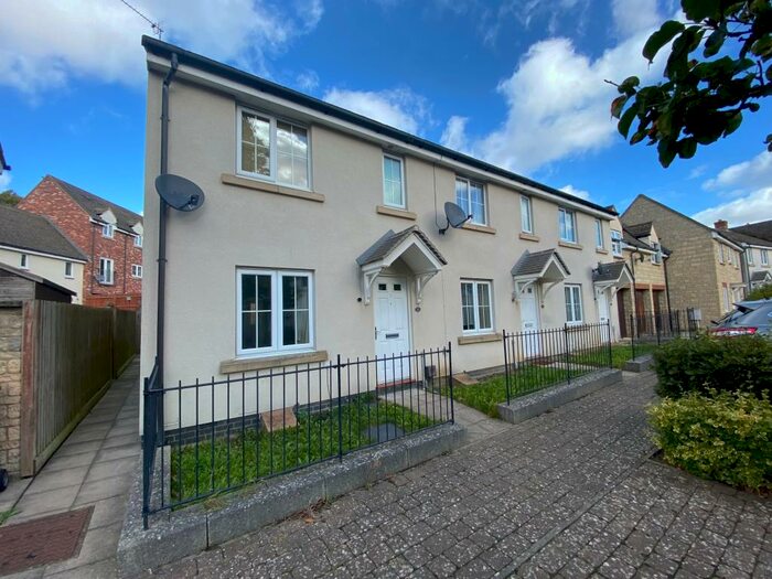 3 Bedroom Town House To Rent In Antony Road, Swindon, SN25