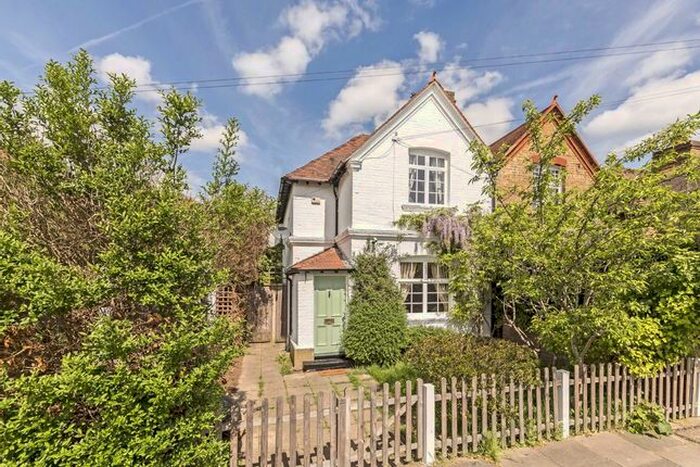 2 Bedroom Property To Rent In Lock Road, Ham, Richmond, TW10