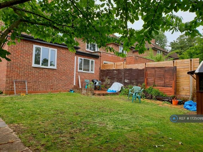 2 Bedroom Maisonette To Rent In Dylways, London, SE5