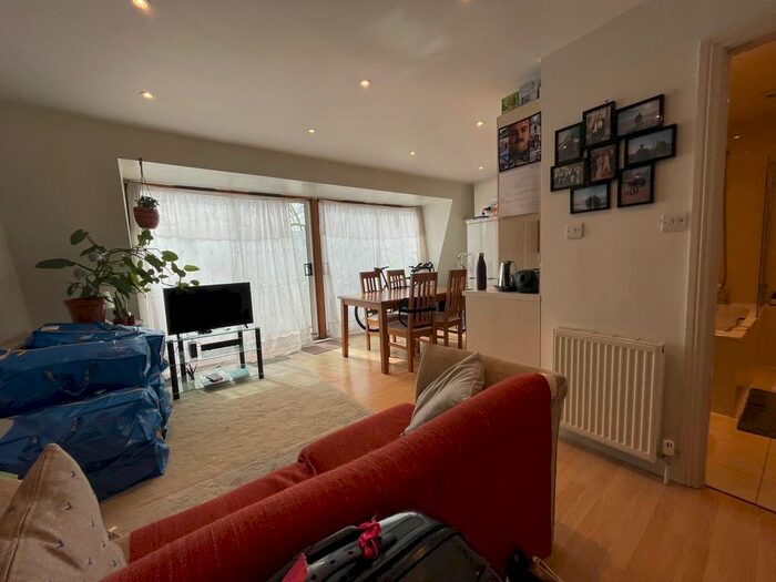 1 Bedroom Flat To Rent In Chiswick High Road, Chiswick, London, W4