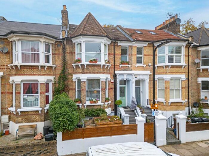 6 Bedroom Terraced House For Sale In Ickburgh Road, London, E5