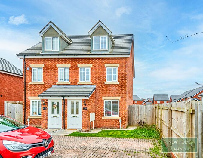 3 Bedroom Semi Detached House For Sale In Chequerbent Green Westhoughton, Bolton, BL5