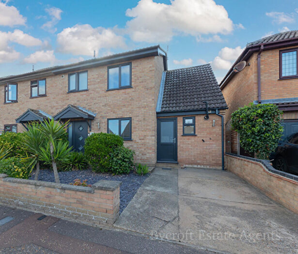 4 Bedroom Semi-Detached House For Sale In Clydesdale Rise, Bradwell, Great Yarmouth, NR31