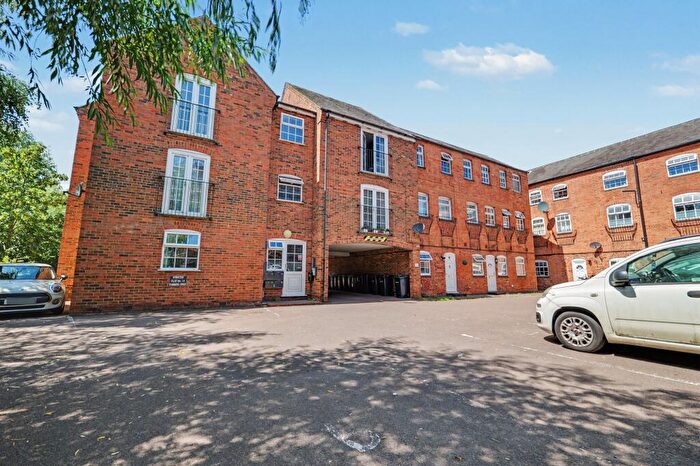 2 Bedroom Flat For Sale In St. Marys Road, Hampton Court, LE16