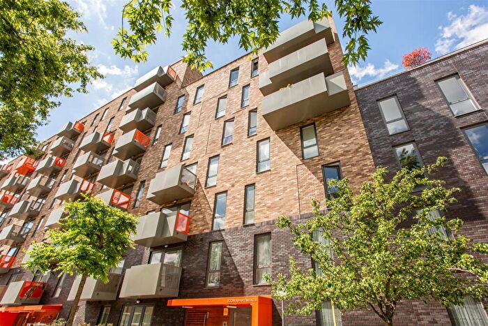 2 Bedroom Flat To Rent In Icon Apartments, Stepney, E1