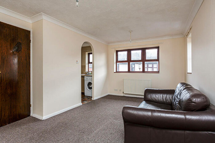 2 Bedroom Flat To Rent In Beehive Walk, Portsmouth, PO1