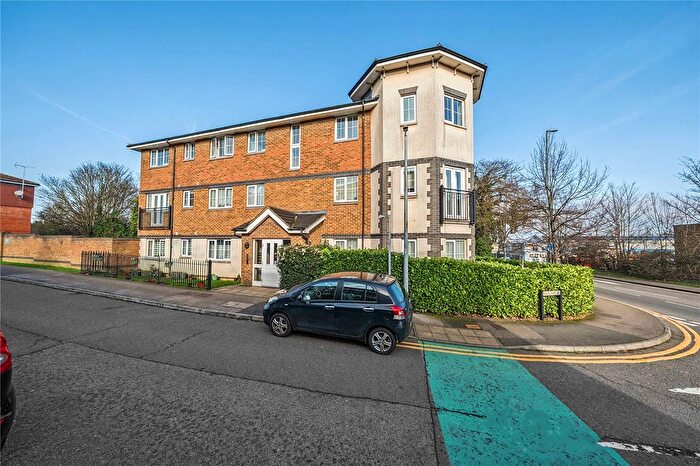 2 Bedroom Flat For Sale In Kiln Way, Dunstable, Bedfordshire, LU5