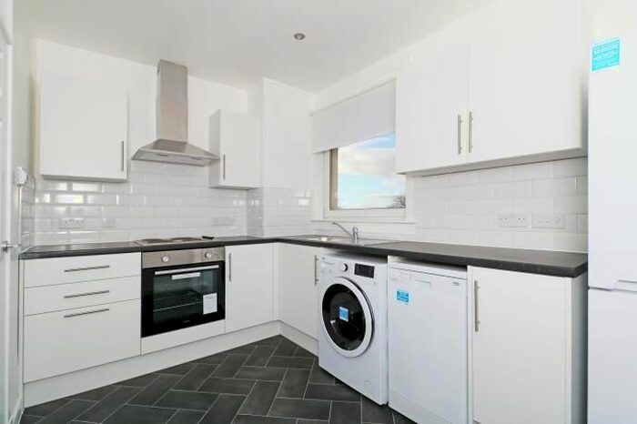 2 Bedroom Maisonette To Rent In Lossie Place, Dundee, DD2