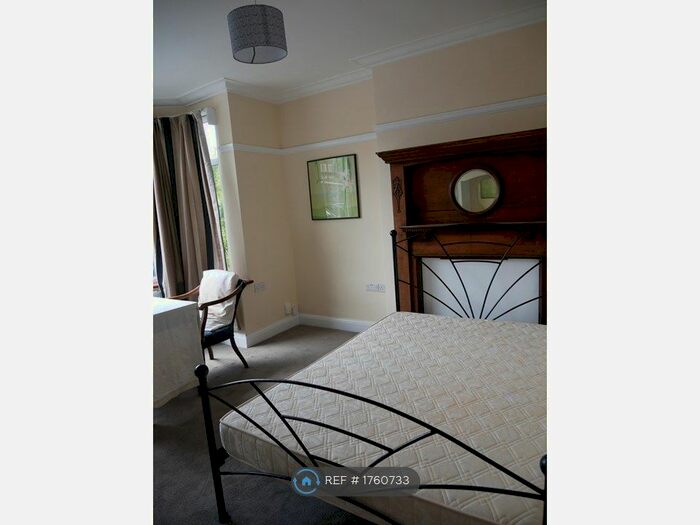 Studio To Rent In Ashbourne Avenue, London, NW11