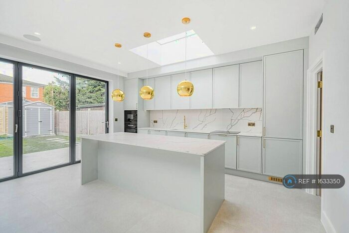 5 Bedroom Bungalow To Rent In Ashdale Grove, Stanmore, HA7