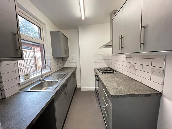 2 Bedroom Town House To Rent In Station Street, Loughborough, LE11