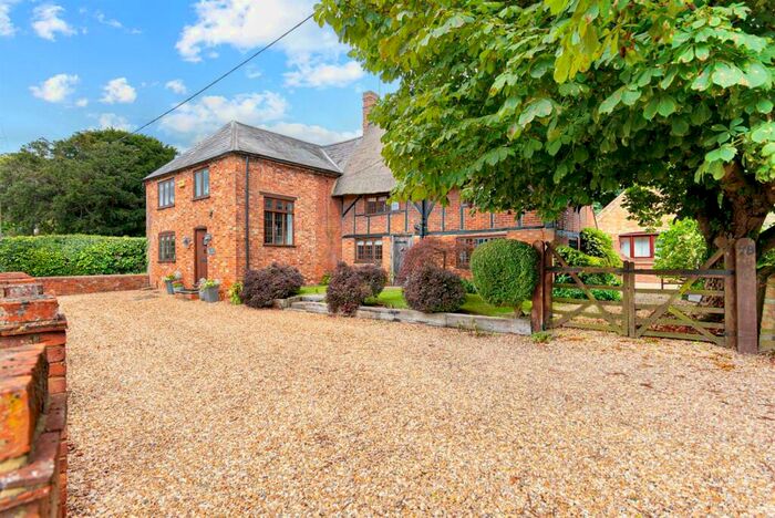 7 Bedroom Detached House For Sale In High Street North, Stewkley, Buckinghamshire, LU7