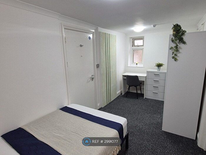 Studio To Rent In Village Way, Pinner, HA5
