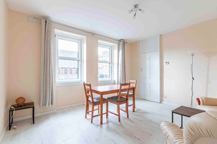 2 Bedroom Flat To Rent In L Portobello Road, Edinburgh, EH8