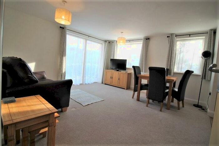 2 Bedroom Apartment To Rent In Richmond Court, EX4