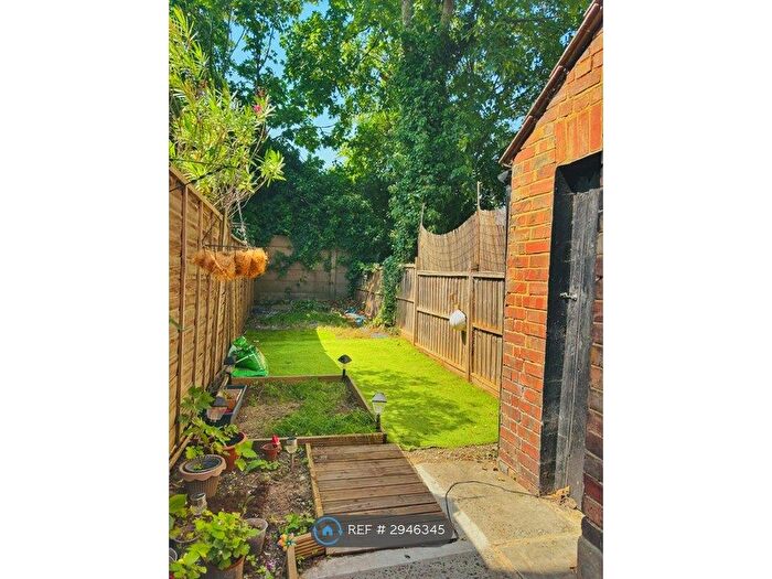 2 Bedroom Flat To Rent In Bickley St, London, SW17