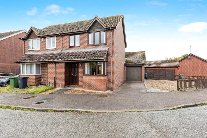 3 Bedroom Semi-Detached House For Sale In Ellison Close, Attleborough, NR17