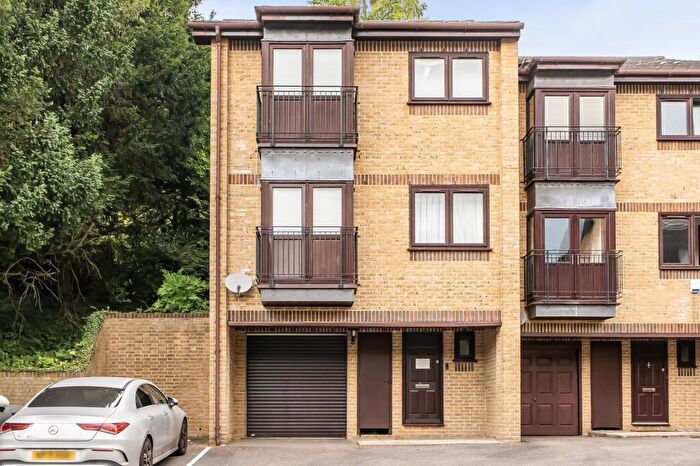 3 Bedroom End Of Terrace House For Sale In Whytebeam View, Whyteleafe, CR3