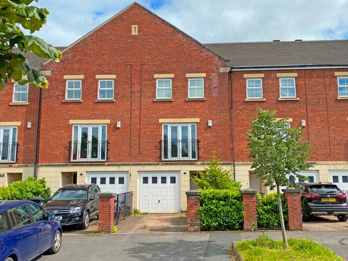 4 Bedroom Town House To Rent In Hutton Gate, Harrogate, HG2