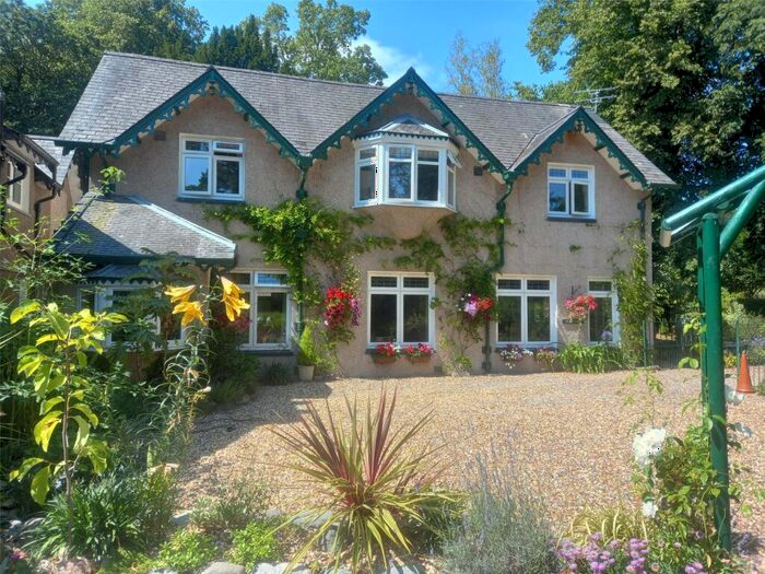 3 Bedroom Detached House For Sale In Pentrefelin, Criccieth, Gwynedd, LL52