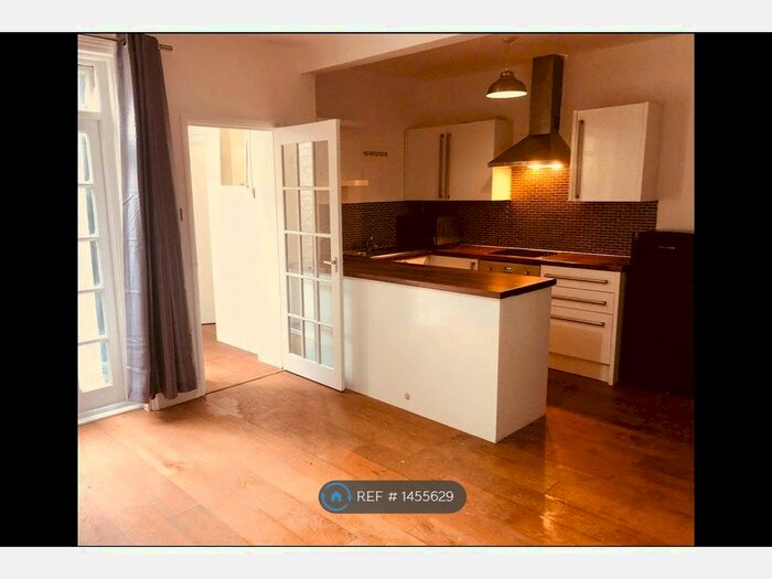 1 Bedroom Flat To Rent In Upper Rock Gardens, Brighton, BN2