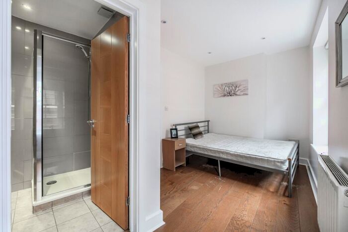 2 Bedroom Flat To Rent In Artillery Lane London, E1