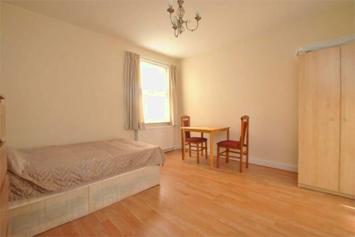 Studio To Rent In Uxbridge Road, London, W3