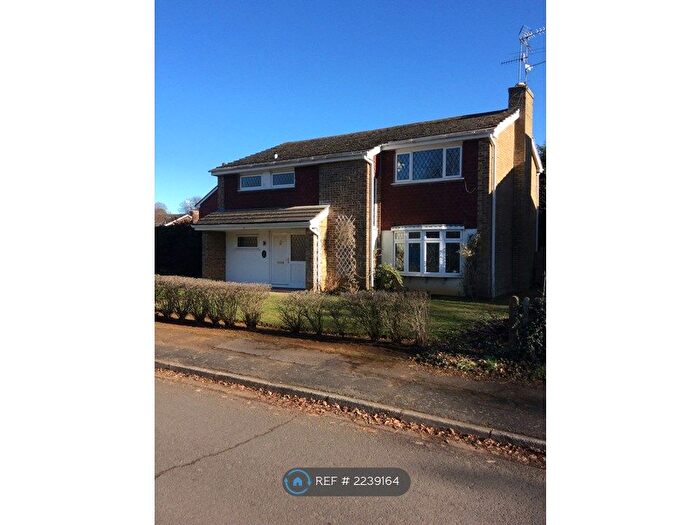 4 Bedroom Detached House To Rent In Chestnut Way, Godalming, GU7