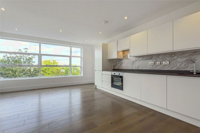 2 Bedroom Apartment To Rent In The Boulevard, Cain Road, Bracknell, Berkshire, RG12