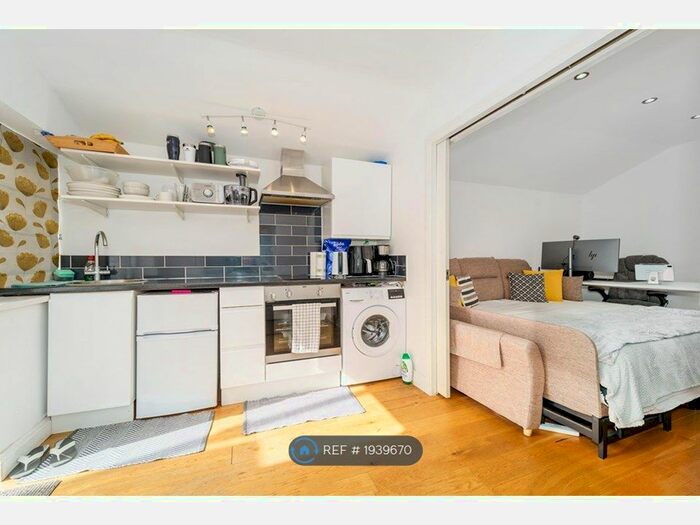 Studio To Rent In Reynolds Road, New Malden, KT3